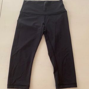 Cropped/Capri Black Lululemon Leggings